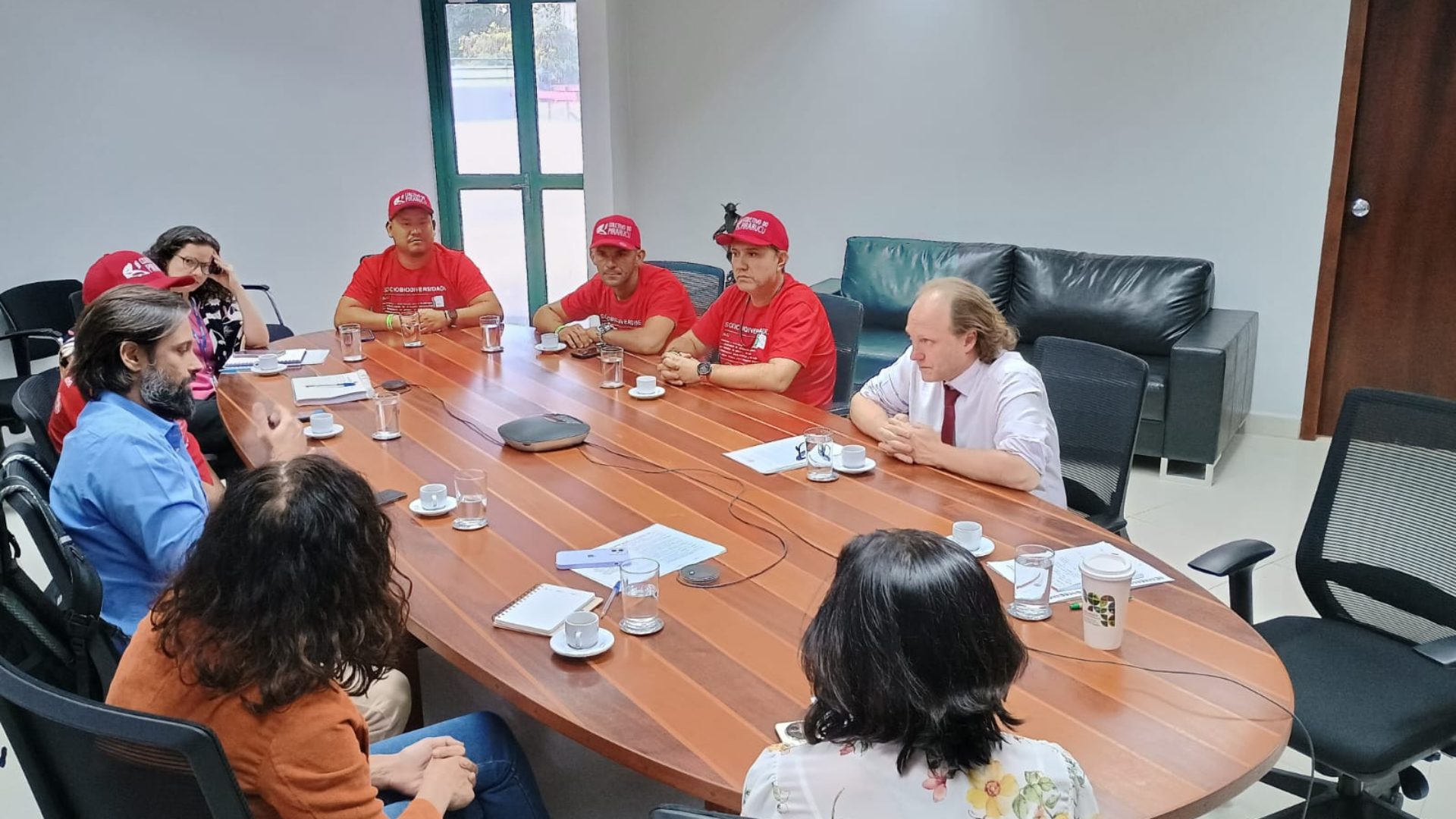 Manejadores e manejadoras de pirarucu levam demandas históricas à Brasília